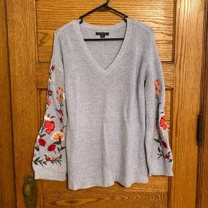 American Eagle Embroidered V Neck Sweater